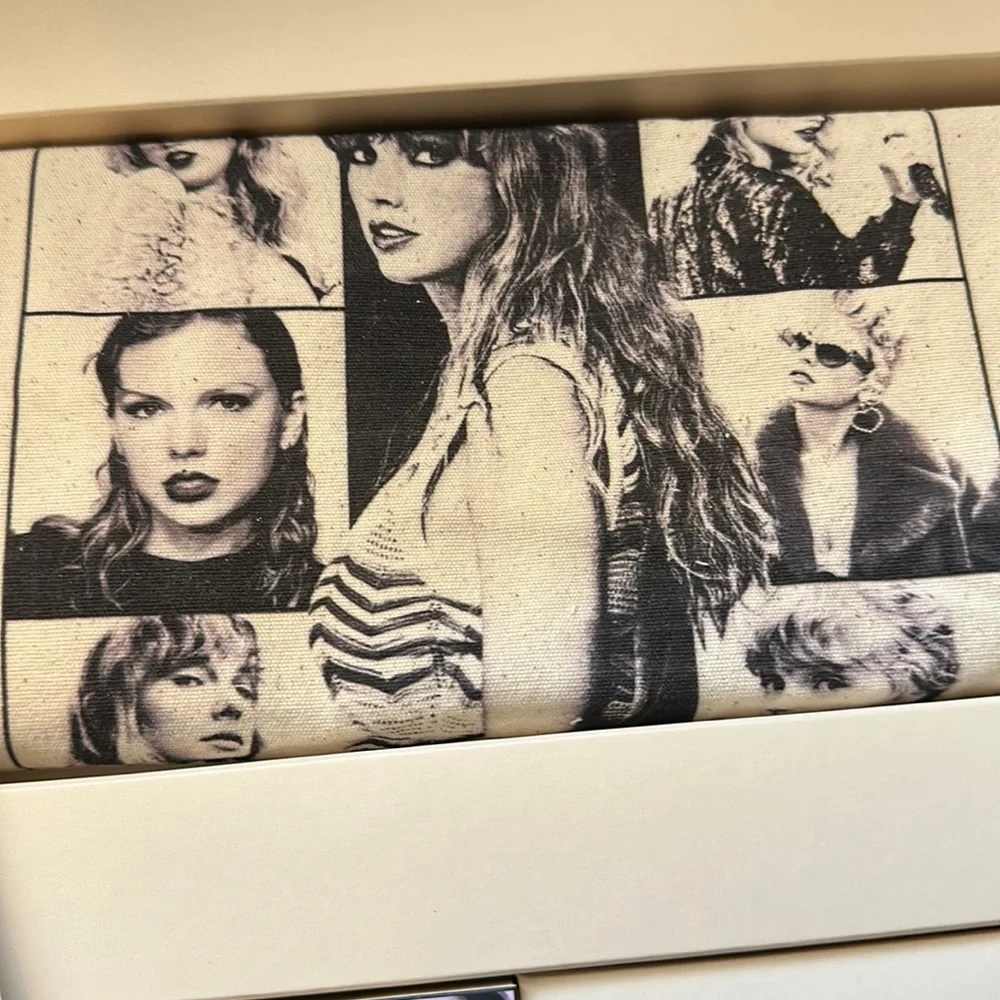 NEW Taylor Swift Era Tour Tote Pin Postcard Official package - Picture 3 of 4